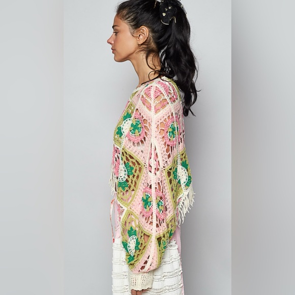 P61. NEW POL Crochet Fringe Crop Sweater Colorful Pink Multi Knit Squares - Picture 7 of 8